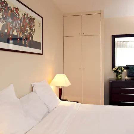 Adagio Access Tour Eiffel St Charles Aparthotel