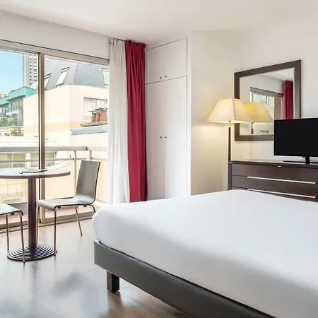 מלון דירות Adagio Access Tour Eiffel St Charles 3*