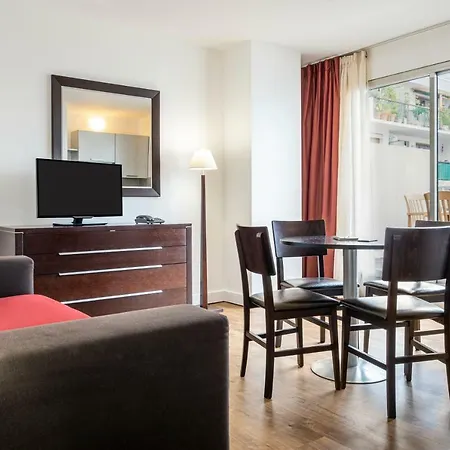 Adagio Access Tour Eiffel St Charles 3* Paříž